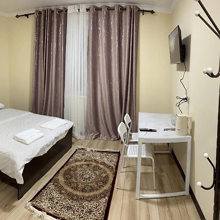 Adi Hotel Bishkek Esterno foto