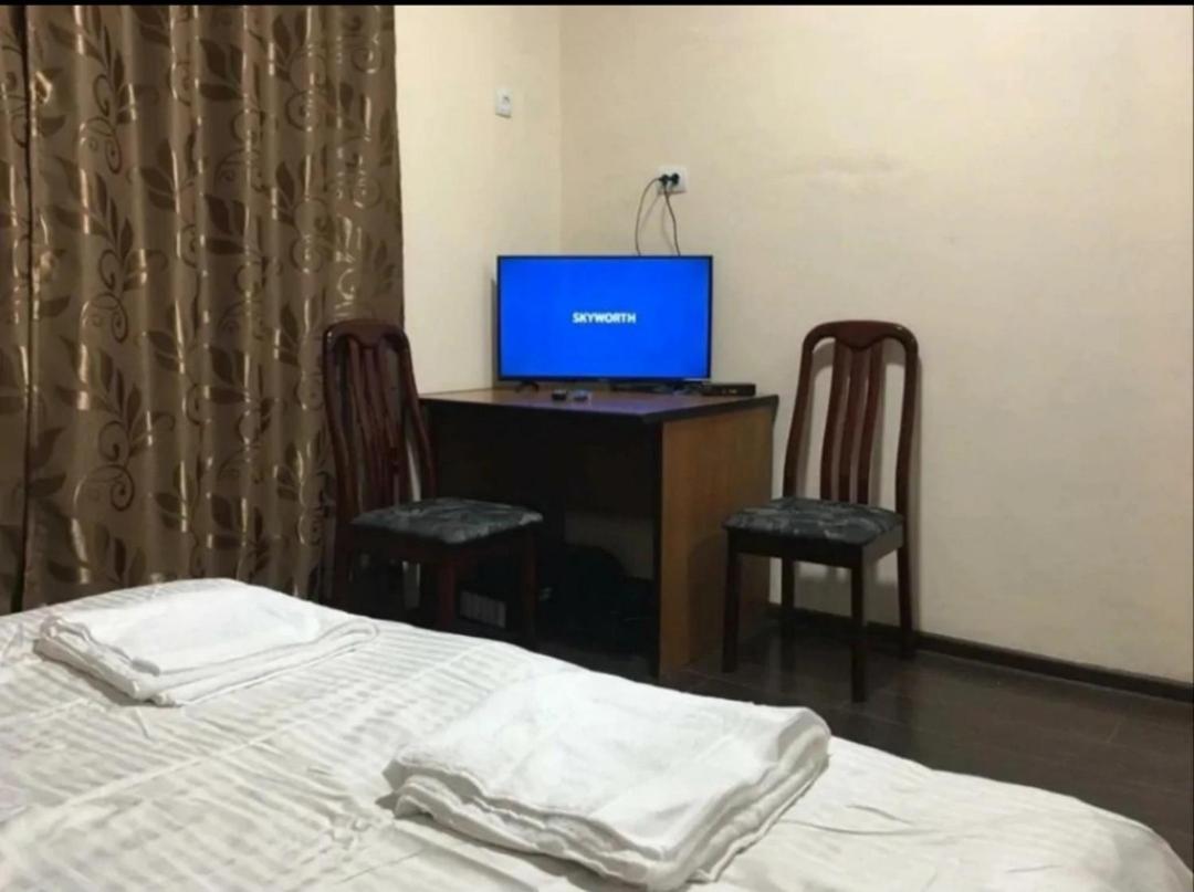Adi Hotel Bishkek Esterno foto