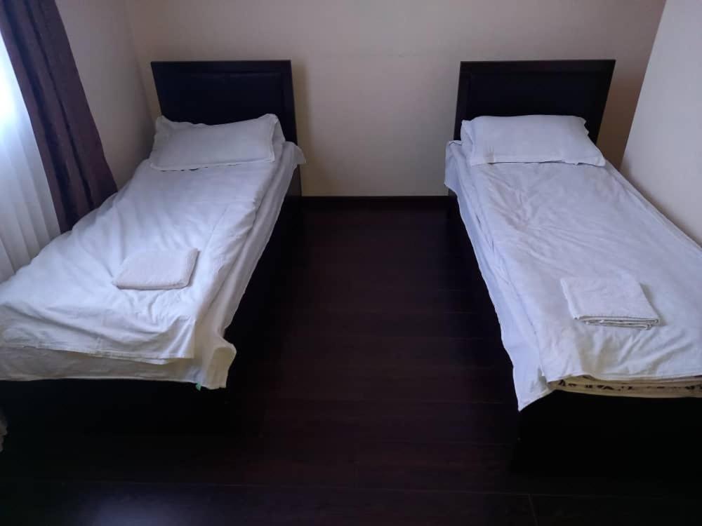 Adi Hotel Bishkek Esterno foto